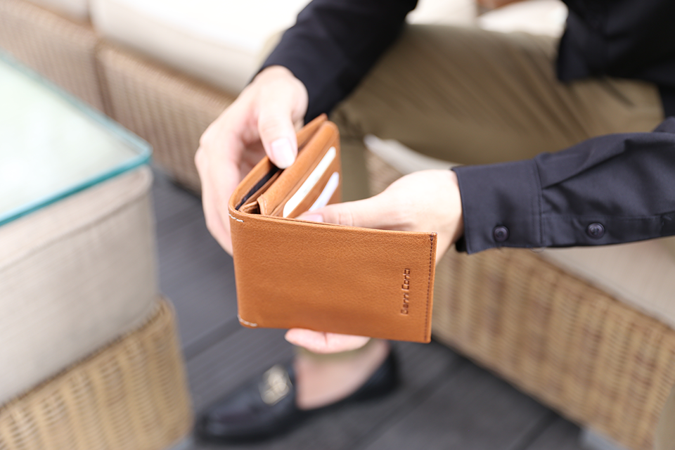 Ví nam da bò hàng hiệu