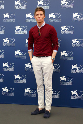 Giày da lộn kết hợp với quần kaki