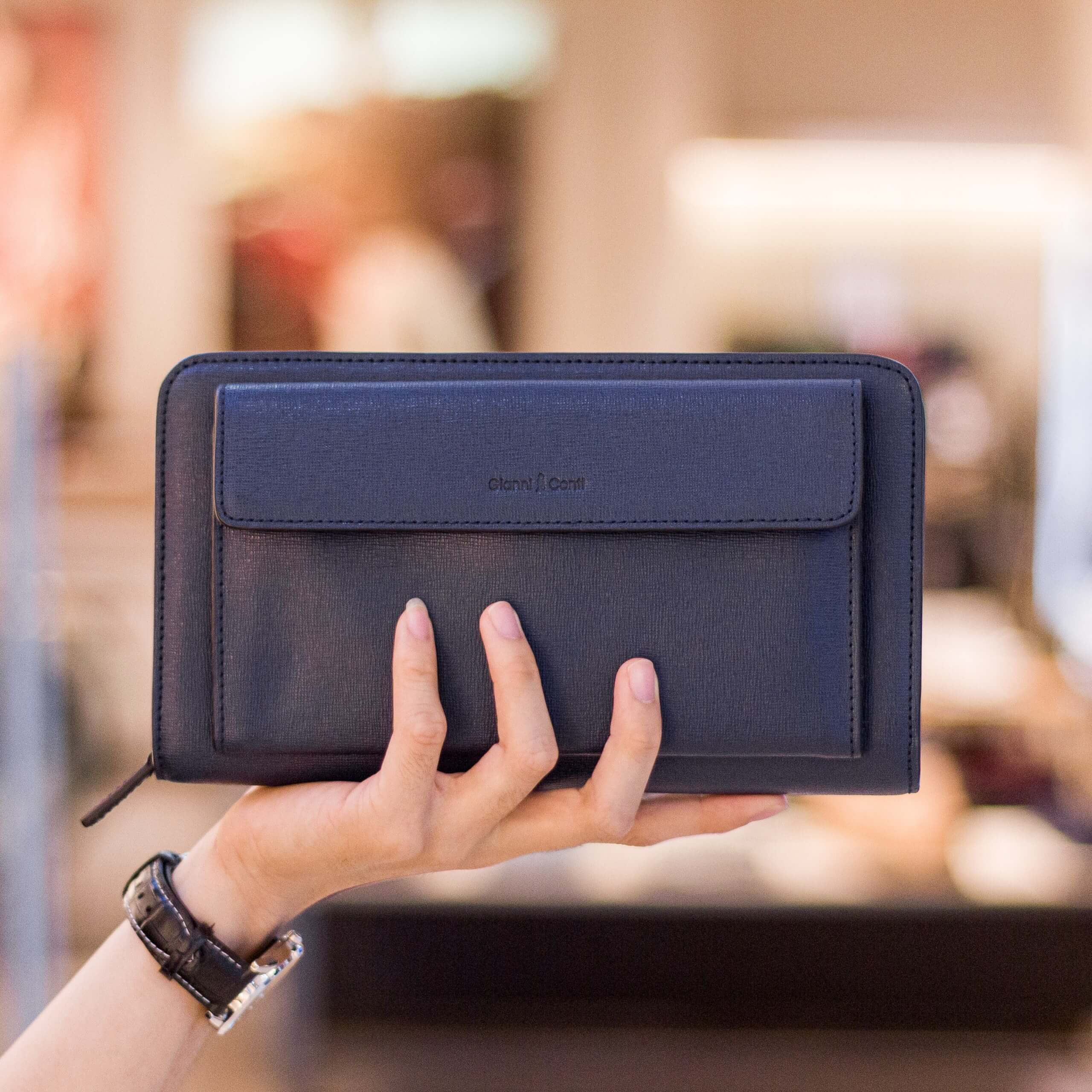 ví nam cầm tay sang trọng