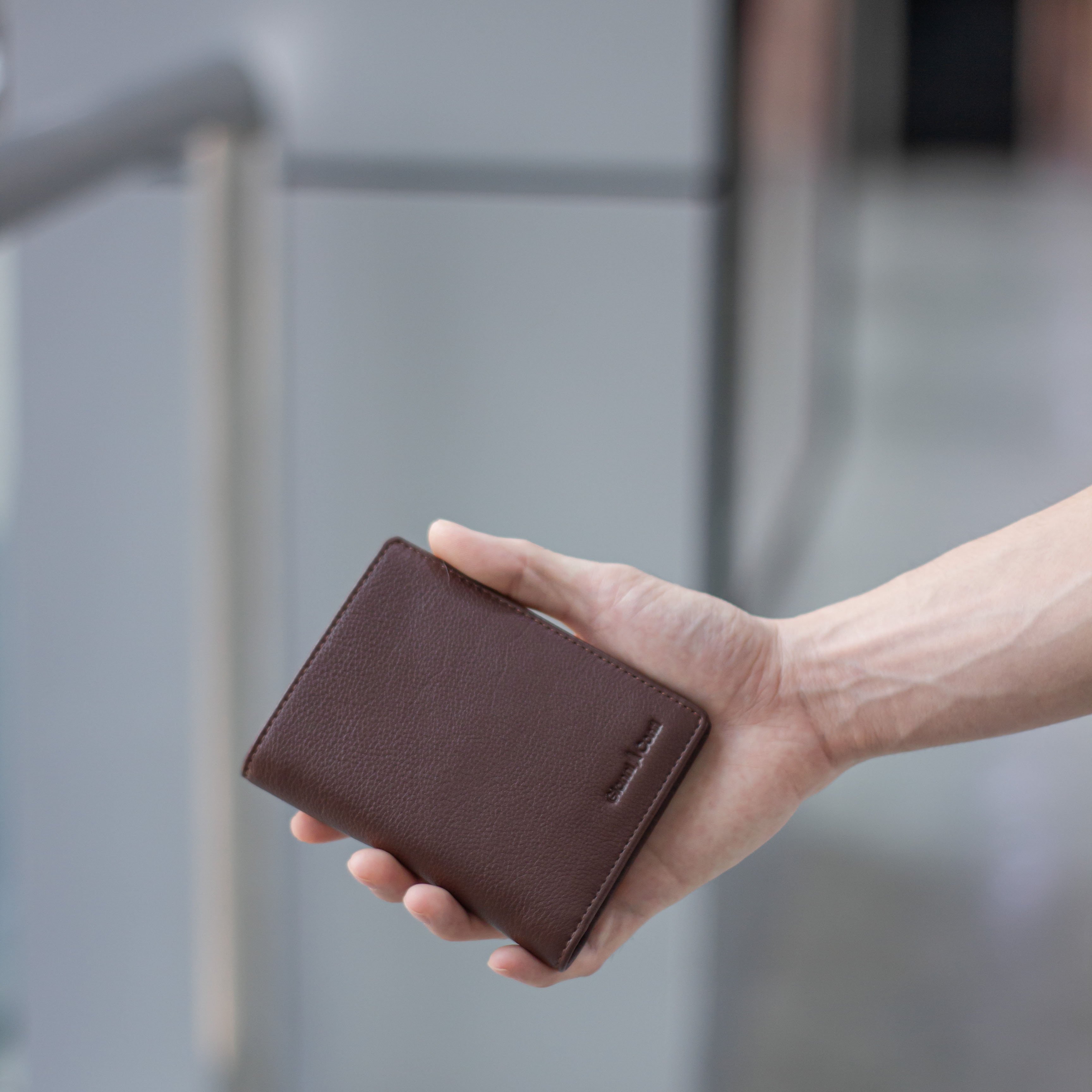 nam mệnh thổ nên dùng ví màu nâu