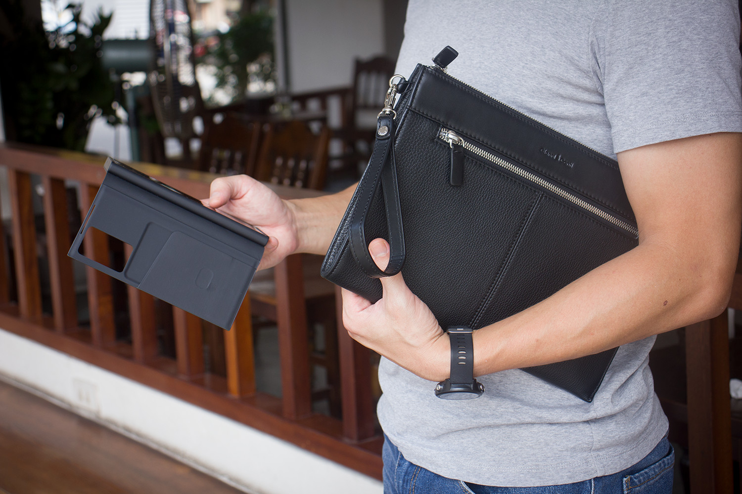 Ví cầm tay dáng mỏng cắp nách