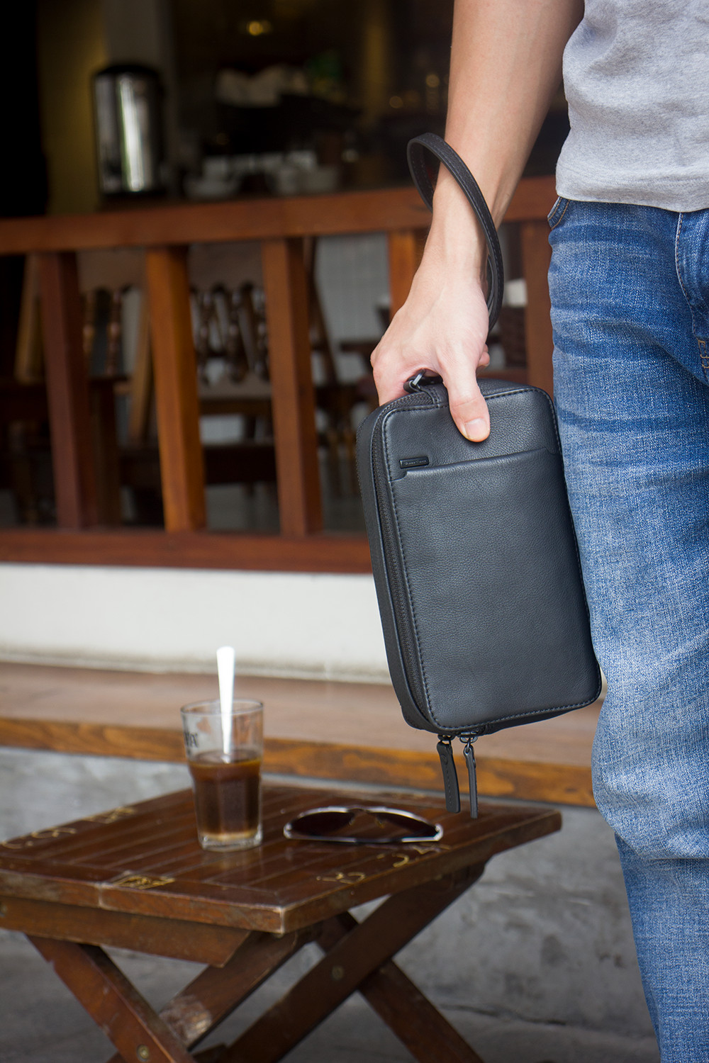 Ví cầm tay nam dáng hộp trẻ trung