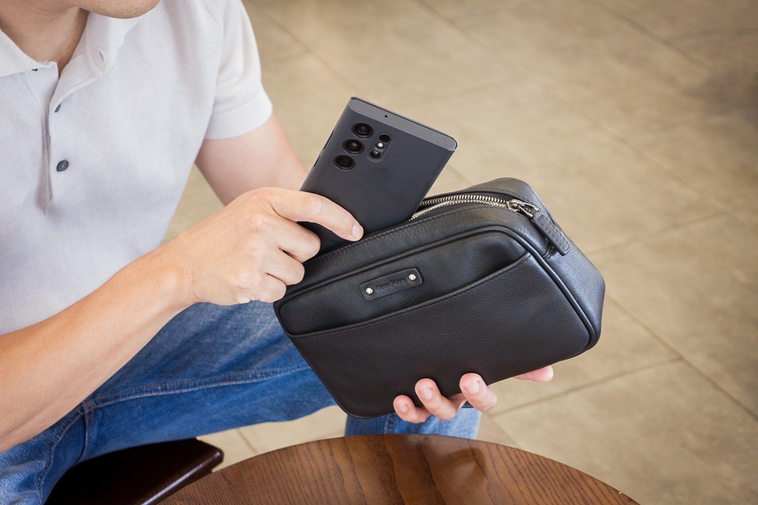 Vĩ cầm tay nam dáng hộp khỏe khoắn