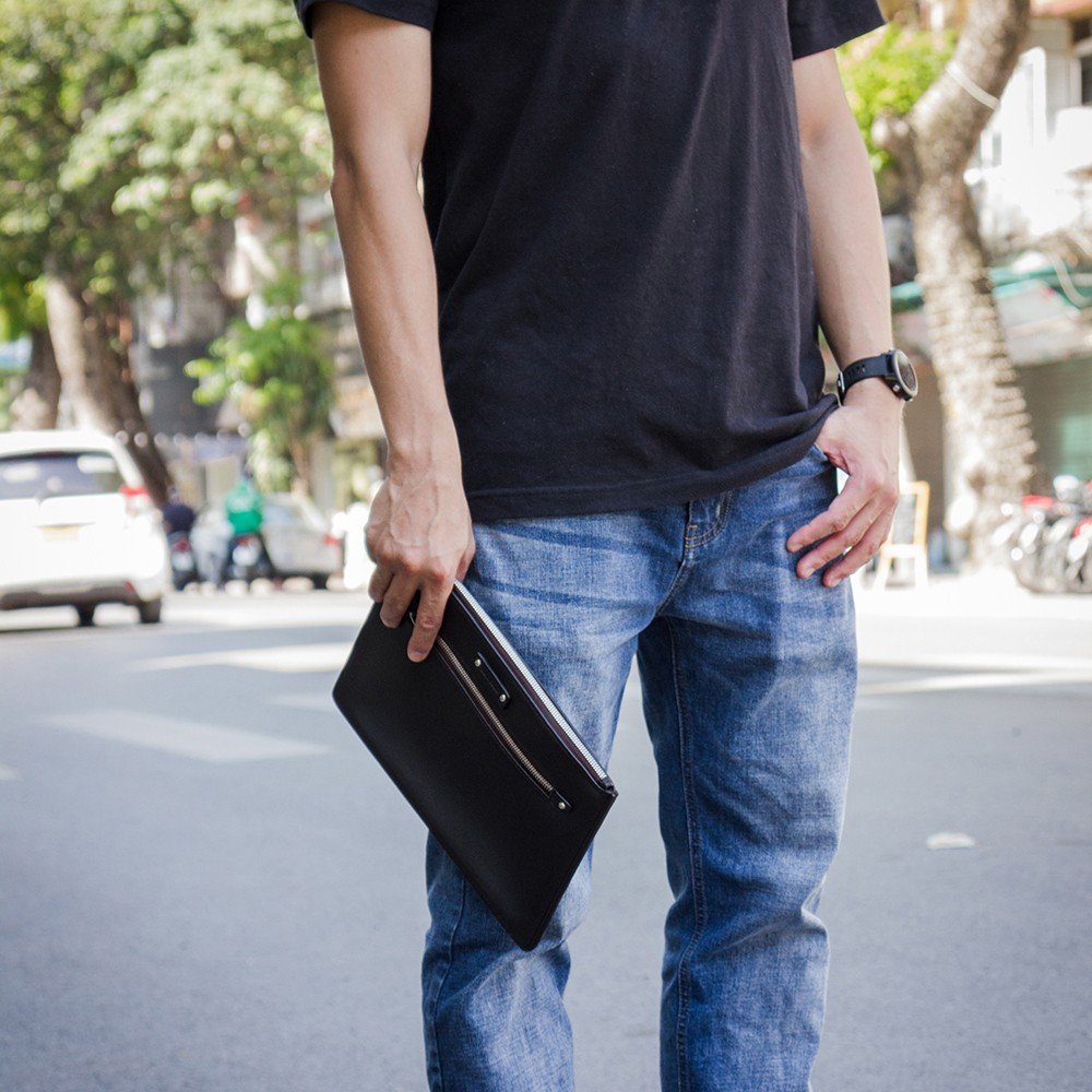 Nam giới có nên dùng ví cầm tay?