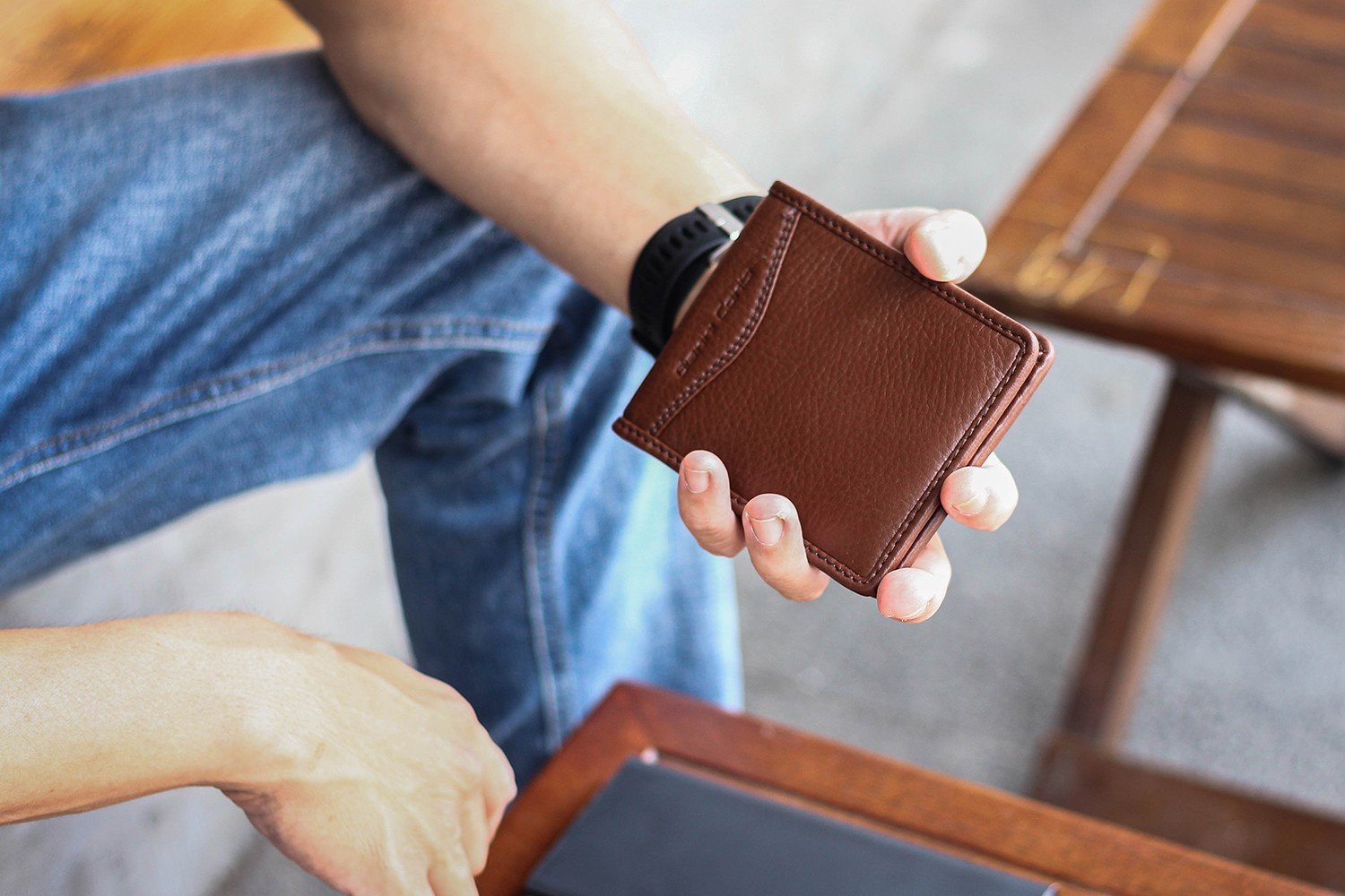 Ví nam dáng ngang màu nâu