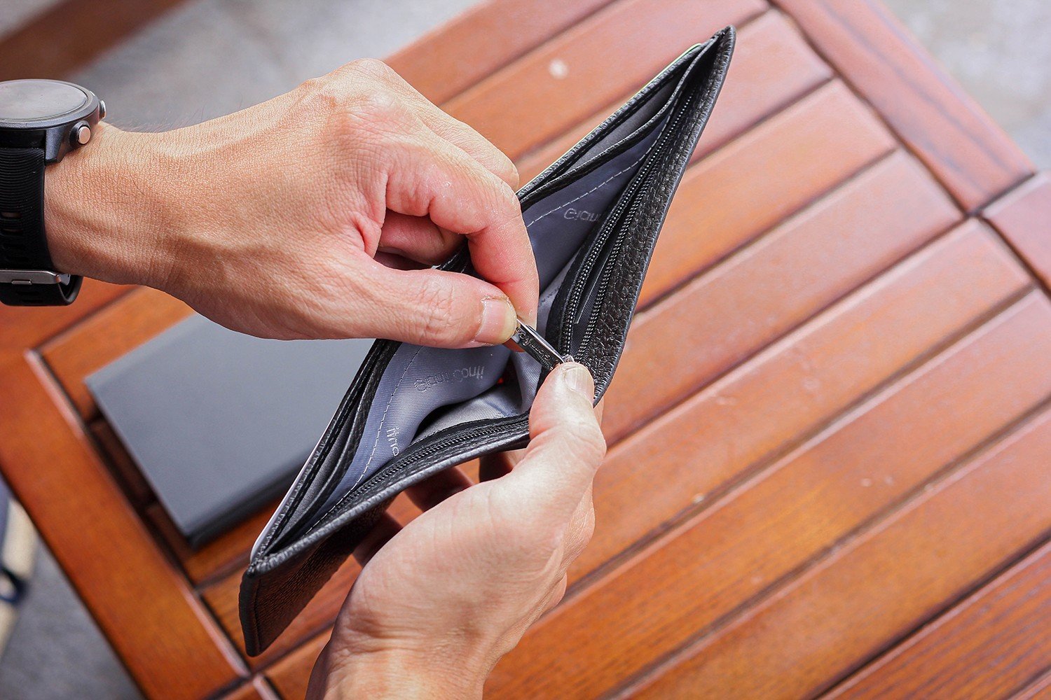 Ví nam màu đen lịch sự