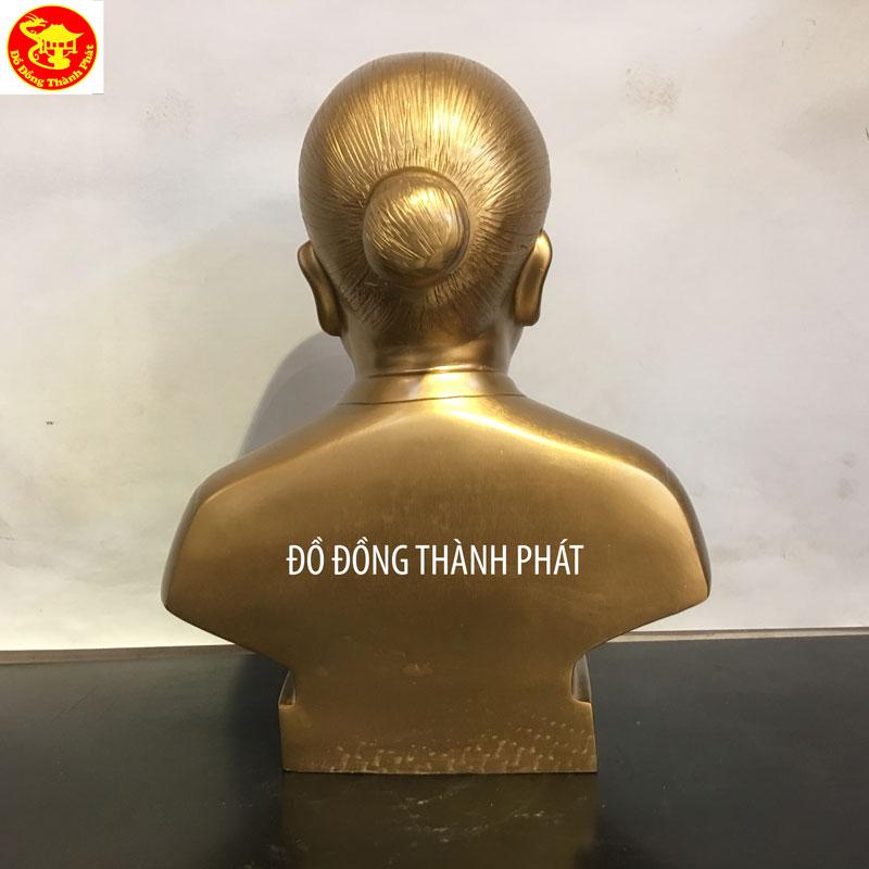 tượng cụ bà bán thân bằng đồng