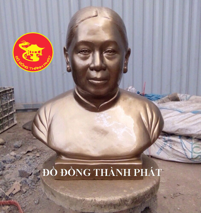 tượng bán thân cụ bà