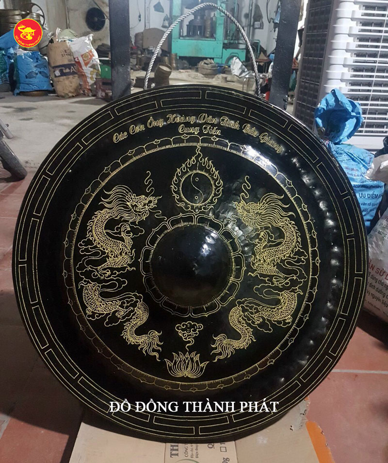 Chiêng đồng đk 50 cm chạm lưỡng long trầu nguyệt