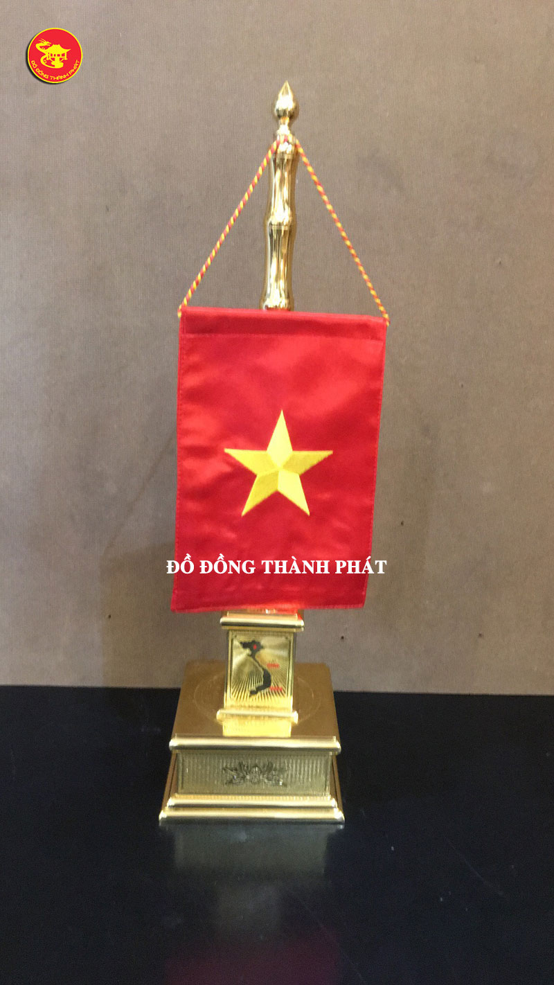 Cột cờ thân trúc đơn để bàn làm việc tại Hà Nội