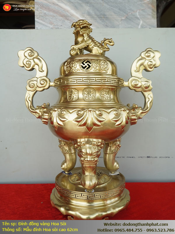 Cận cảnh đỉnh đồng hoa sòi cao 62cm với họa tiết cánh sòi và nắp nghê uy nghiêm