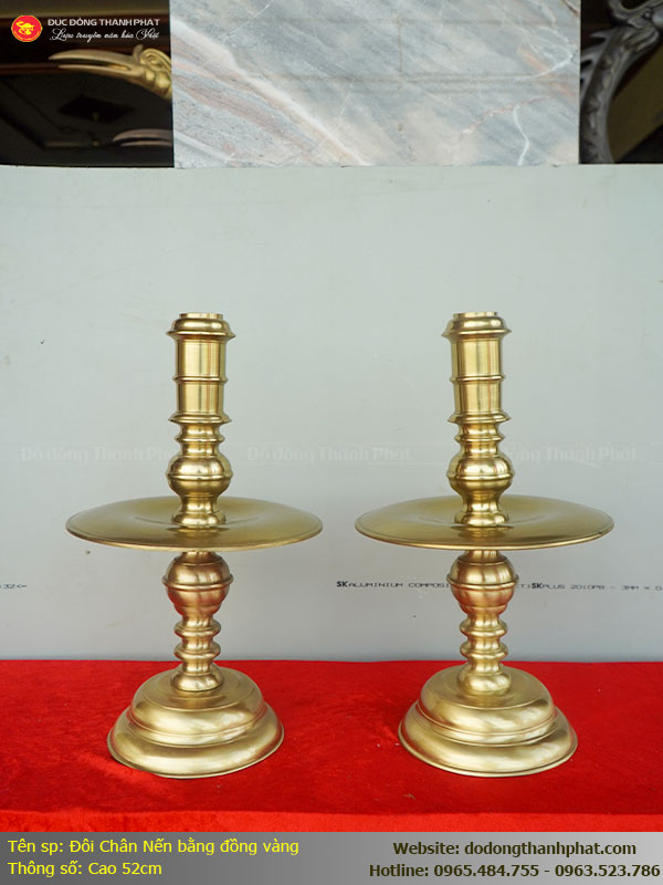 Đôi chân nến bằng đồng cao 52cm đúc dày dặn cho bàn thờ gia tiên đại