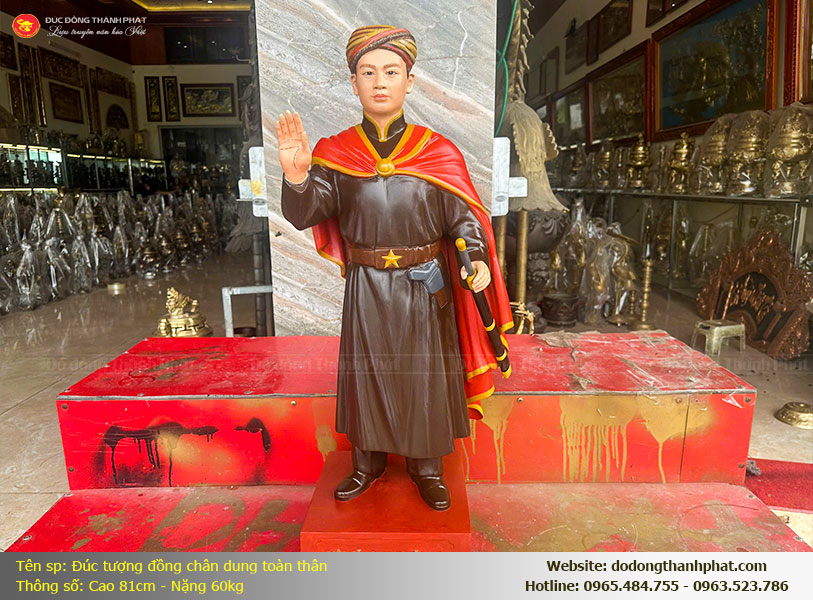 Pho tượng chân dung toàn thân Anh hùng LLVT cao 81cm, nặng 60kg, đúc bằng đồng đỏ nguyên chất tại xưởng Thành Phát