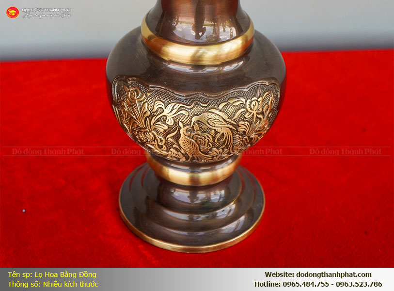 Cách bài trí lọ hoa lục bình đồng 2 công nghệ đối xứng chuẩn phong thủy trên ban thờ gia tiên