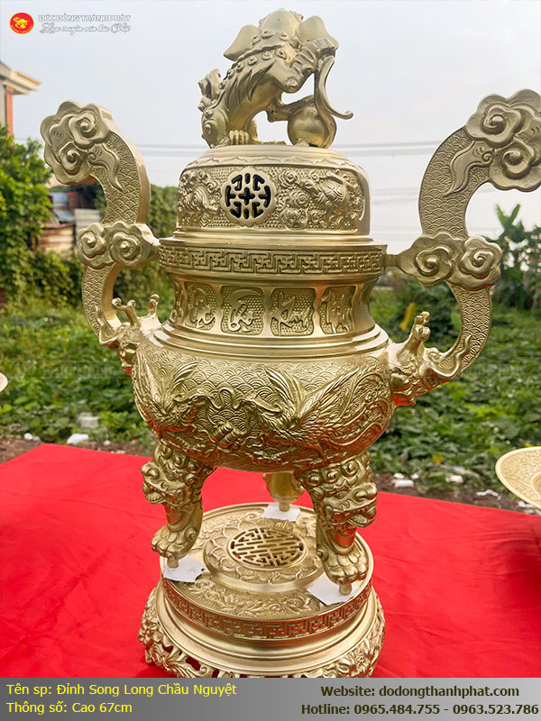 Chi tiết mặt sau đỉnh đồng cao 67cm chạm hình Phượng Hoàng uốn lượn tinh xảo mang ý nghĩa Long Phụng sum vầy