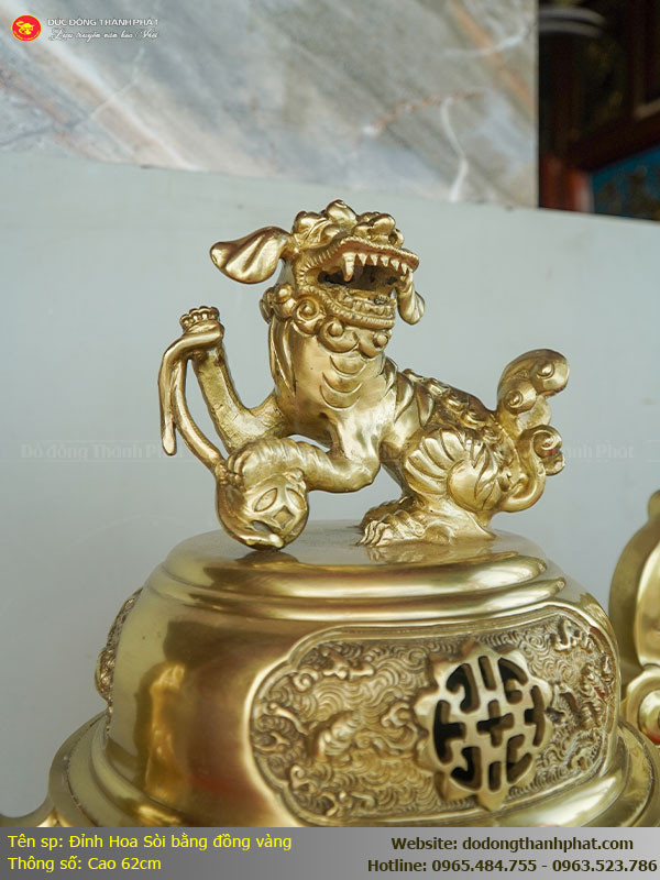 Cận cảnh nắp đỉnh đồng với hình tượng Con Nghê vờn mây chạm khắc tinh xảo giúp hóa giải tà khí