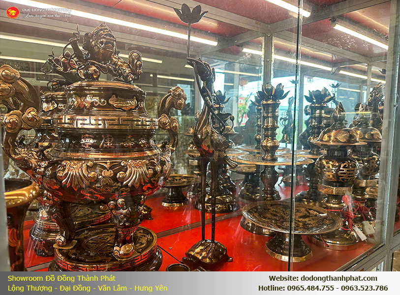 Trọn bộ tam sự đỉnh nến hoa sòi đồng 2 công nghệ cao 65cm tại showroom Đồ Đồng Thành Phát