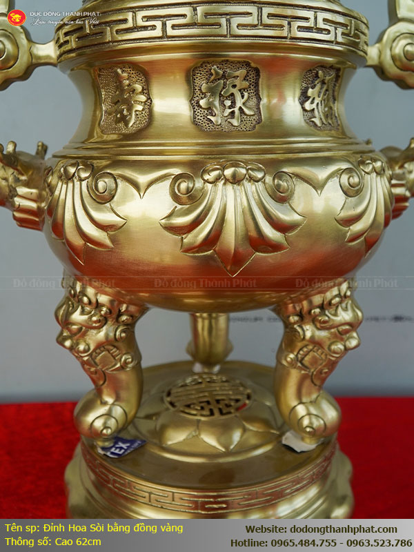 Chi tiết họa tiết 3 lá sòi đúc nổi trên bầu đỉnh đồng biểu tượng cho sự thanh cao và tam tài hòa hợp