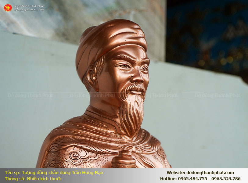 Cận cảnh khuôn mặt thần thái, ánh mắt tinh anh của tượng đồng Hưng Đạo Vương