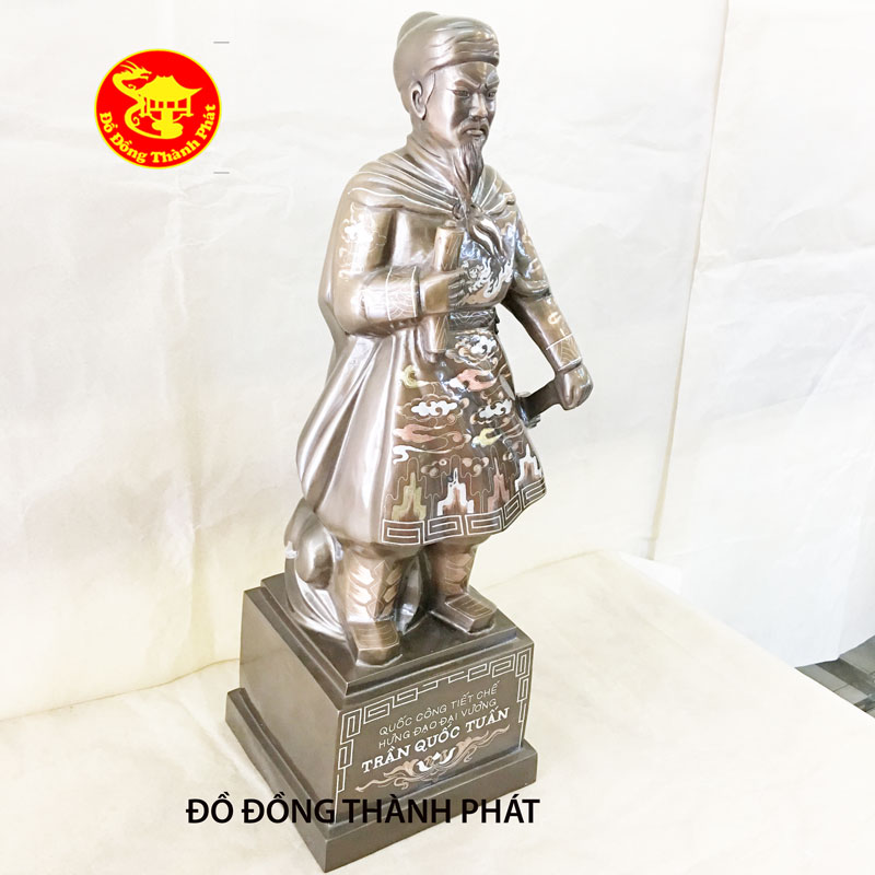 tượng trần quốc tuấn