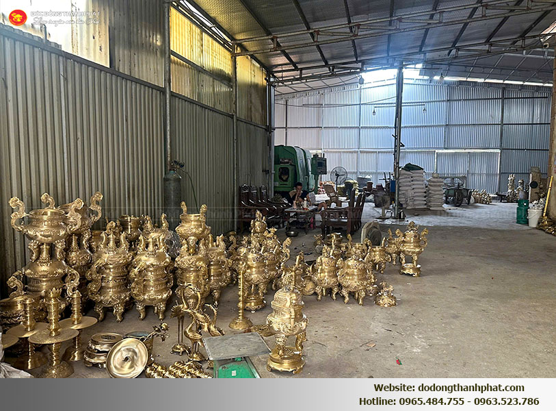 Đồ Đồng Thành Phát – Địa chỉ uy tín cung cấp bộ tam sự đỉnh nến đồng đỏ mộc cao cấp truyền đời