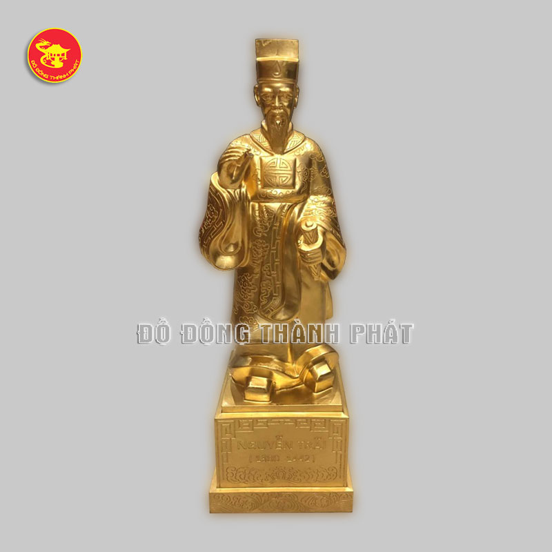 Tượng Nguyễn Trãi bằng đồng mạ vàng