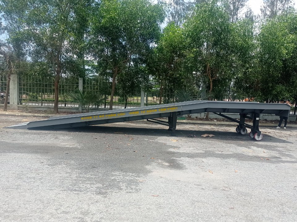 Cầu lên container 10 tấn bàn giao tại Điện Biên