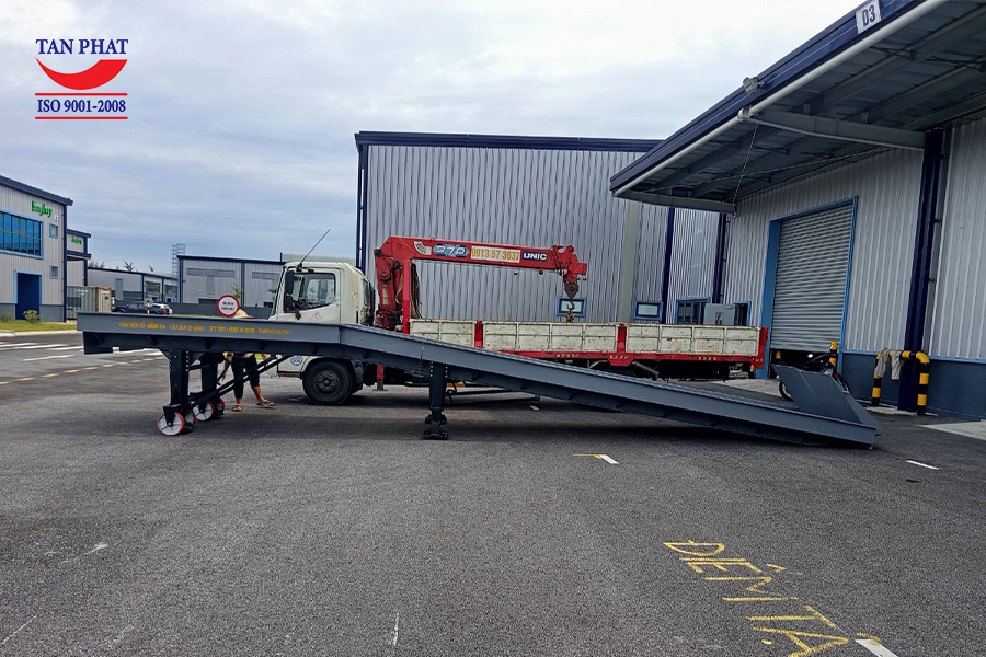 Cung cấp cầu dẫn lên container 6 tấn tại Hưng Yên