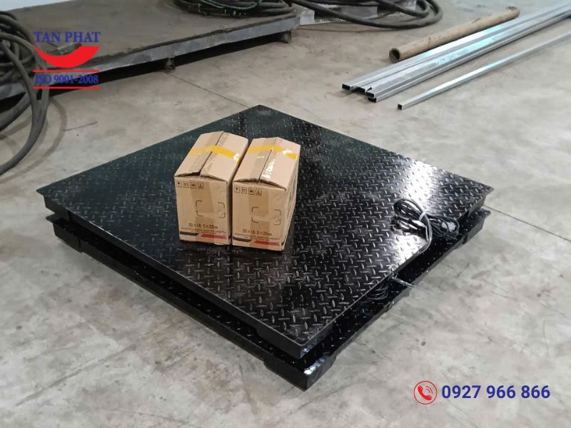 Cân sàn điện tử 2 tấn giao tại Hưng Yên