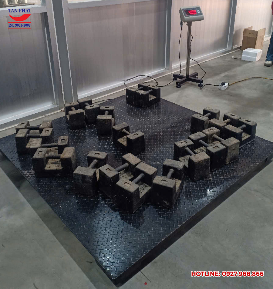 Hình ảnh bàn giao cân sàn điện tử 3 tấn tại Chí Linh, Hải Dương