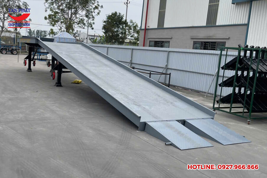 Cầu dẫn lên container 8 tấn tại Hải Dương - Thiết kế bền bỉ, vững chắc