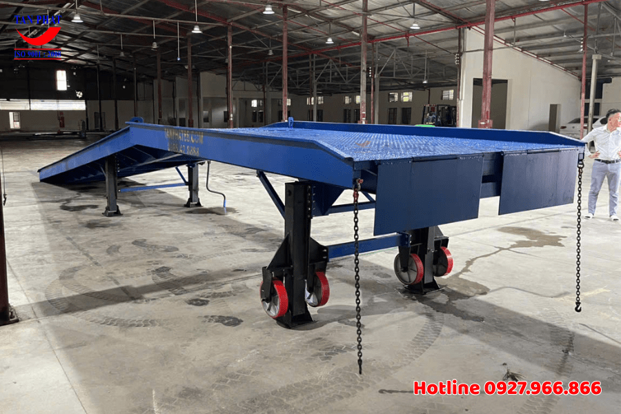 bàn giao cầu dẫn lên công 8 tấn Đông Vĩnh, tỉnh Nghệ An