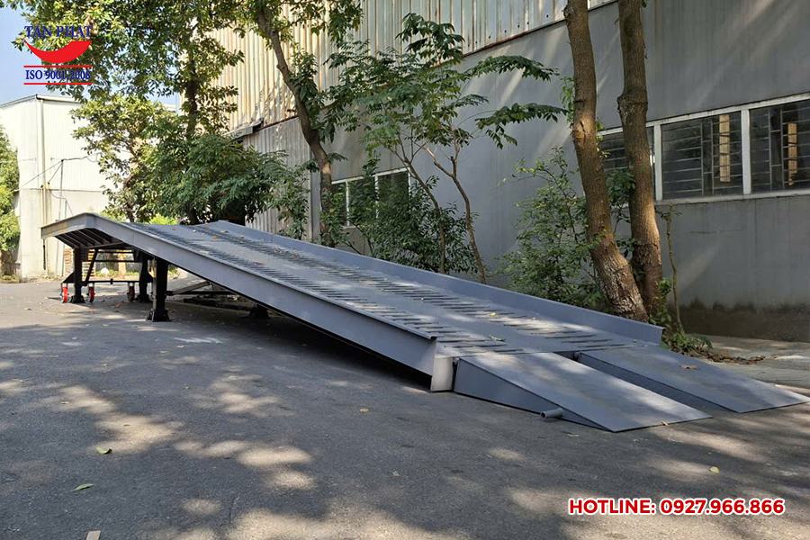 Bàn giao cầu dẫn xe nâng 8 tấn tại Hải Phòng