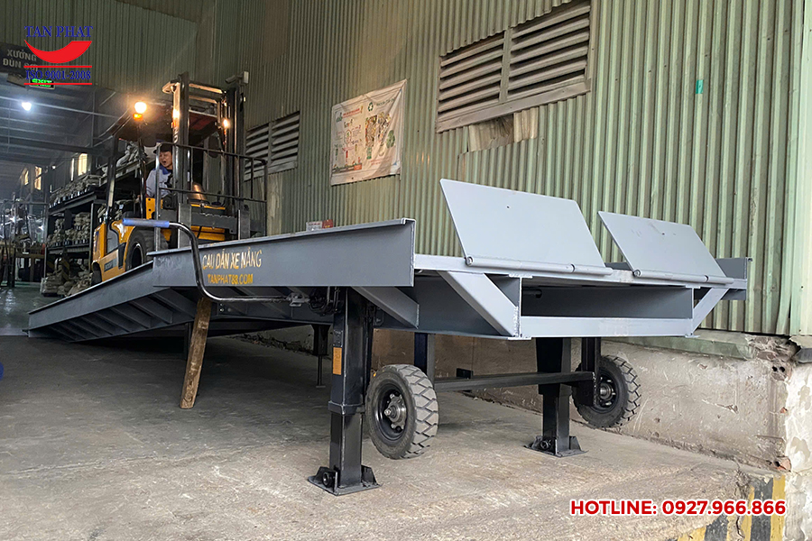 Bàn giao cầu dẫn xe nâng 10 tấn dài 10m tại Nghệ An