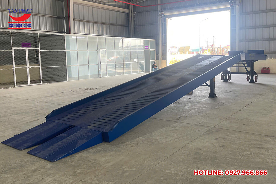 Hình ảnh bàn giao cầu dẫn xe nâng 10 tấn tại Hải Phòng