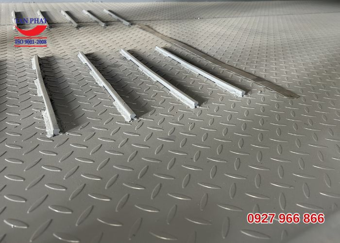 Cầu lên container 8 tấn dài 13m