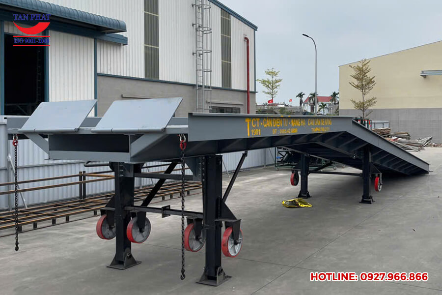 Hình ảnh cầu dẫn xe nâng 8 tấn dài 13m giao tại Kim Thành, Hải Dương