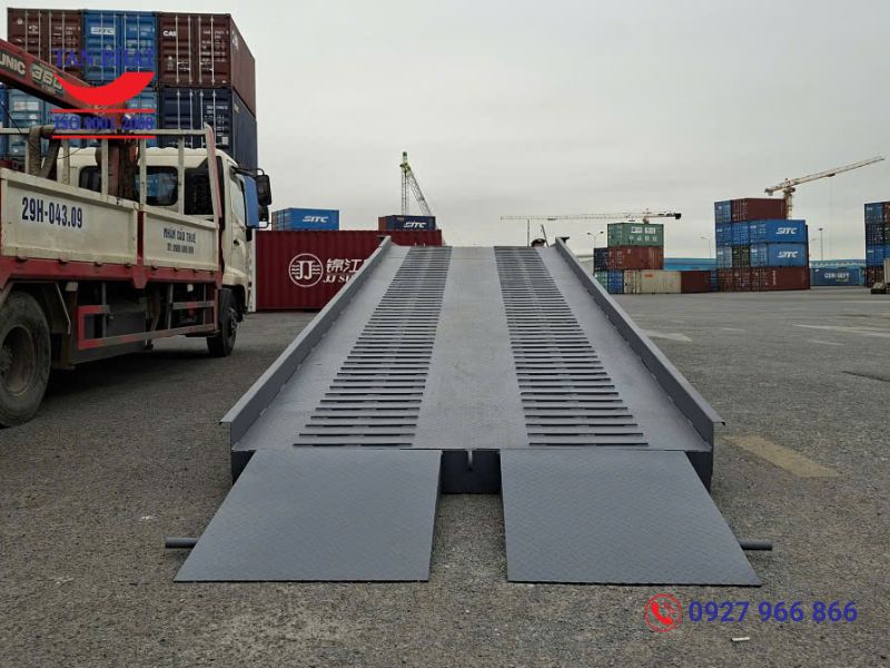 Cầu lên container 8 tấn giao tại Cảng Nam Đình Vũ, Hải Phòng