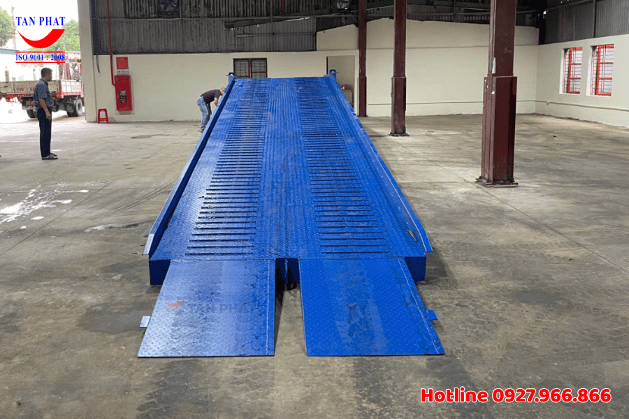 bàn giao cầu dẫn lên công 8 tấn Đông Vĩnh, tỉnh Nghệ An