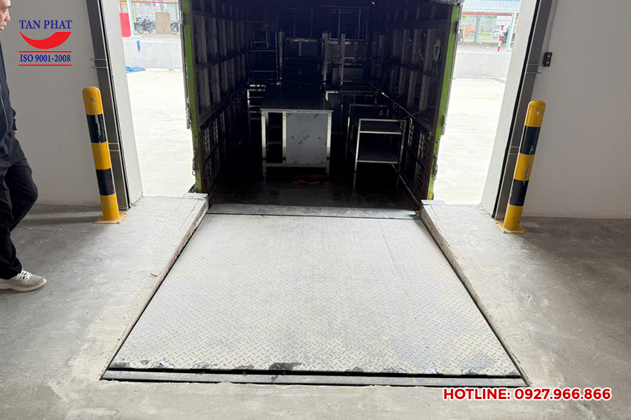 Dock Leveler 12 tấn tại Nam Định đem lại nhiều lợi ích cho doanh nghiệp sử dụng