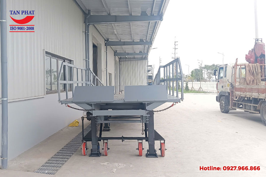 Bàn giao cầu dẫn lên cont 10 tấn lan can hộp tại KCN Thái Hà, Hà Nam