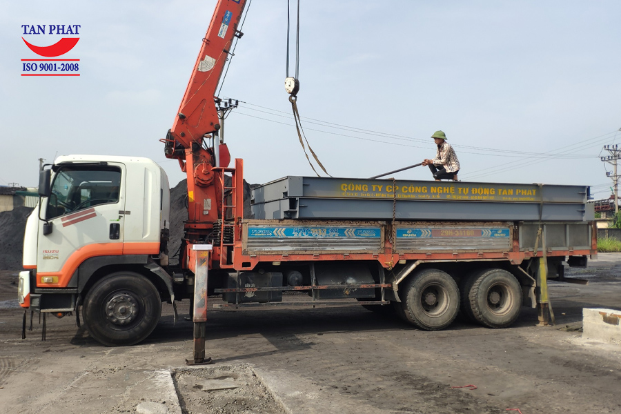 Tân Phát tập kết bàn cân và thiết bị đến vị trí lắp đặt cân