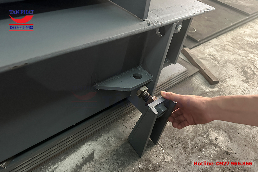 Thiết kế chống dao động cho bàn cân ô tô điện tử kiểu nổi.