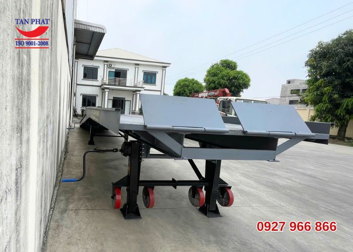 Cầu dẫn xe nâng 10 tấn giao tại Hưng Yên