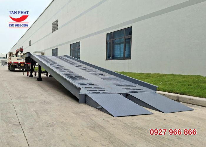 Bàn giao cầu dẫn xe nâng 10 tấn dài 11m tại Hải Phòng