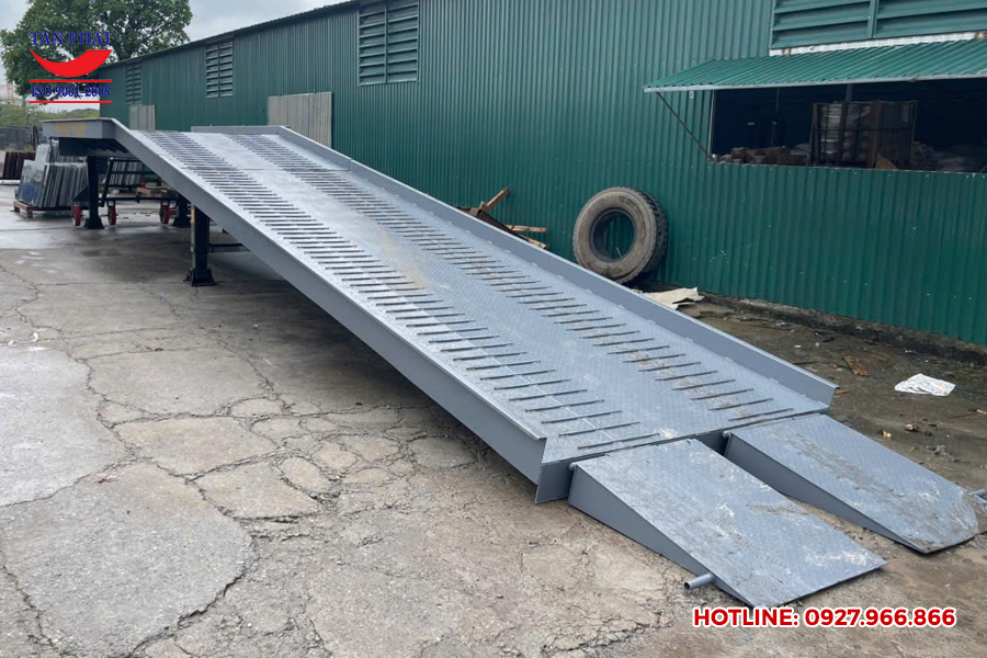 Cầu dẫn xe nâng 10 tấn được bàn giao tại Thanh Oai, Hà Nội