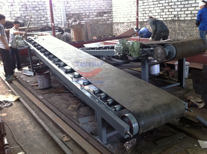 Hệ thống băng tải định lượng sản xuất tại CTCP Công nghệ Tự động Tân Phát