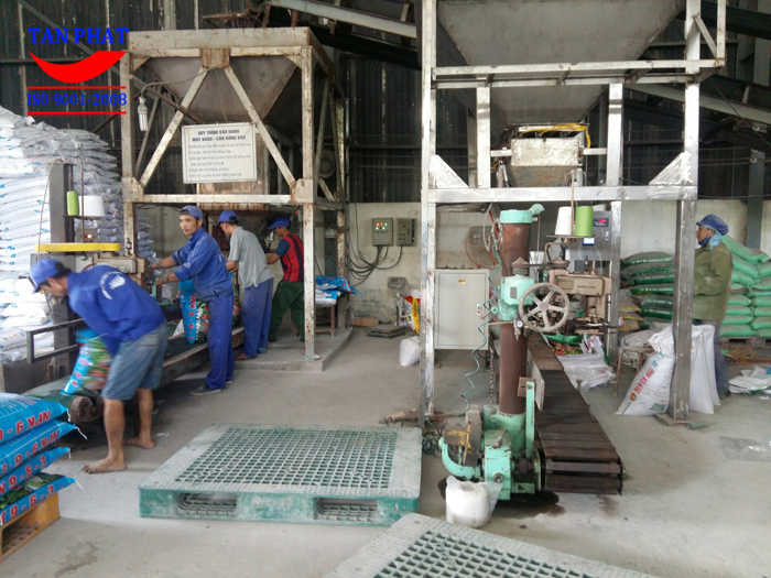 Hệ thống cân đóng bao phân bón lân đạm NPK do Cân Tân Phát lắp đặt