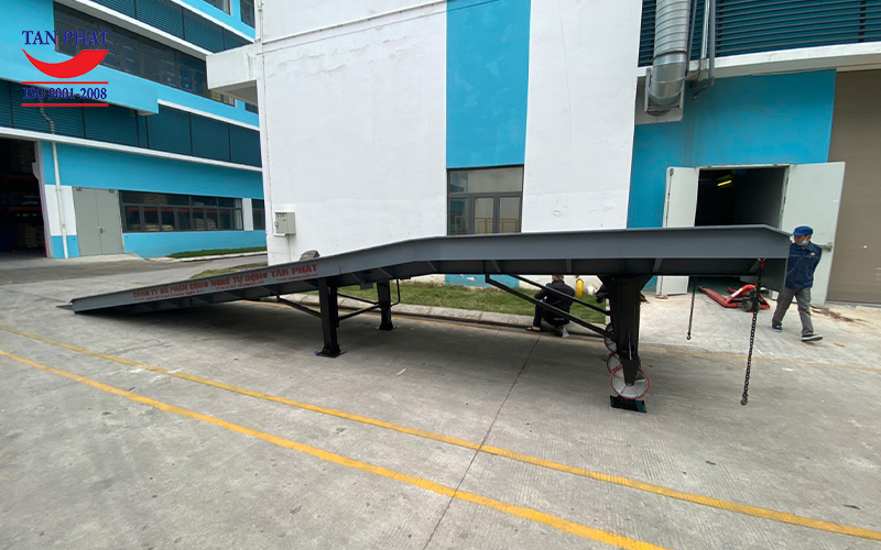 Cầu lên container 12 tấn lắp đặt tại Hải Phòng.