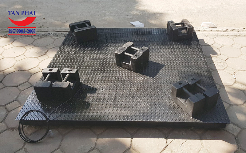 Cân sàn điện tử 15 tấn Tân Phát kích thước 2mx2m